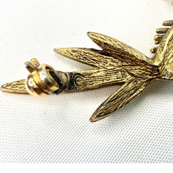 1950s Curtis Creations Brutalist Roadrunner Brooch Gold Tone Red Eye Pin - Picture 3 of 5